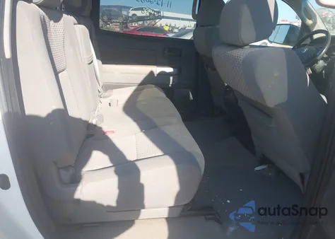 2010 Toyota Tundra Grade 5.7L V8 z USA, uszkodzony, nr VIN 5TFDW5F10AX111024